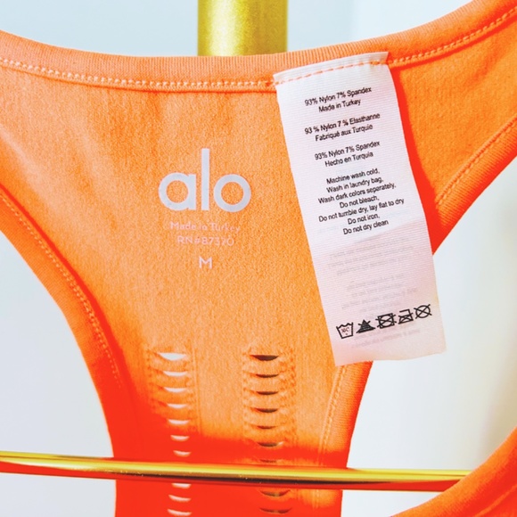 Alo Yoga Vixen Fitted Crop Tank orange Cutout - Picture 3 of 4